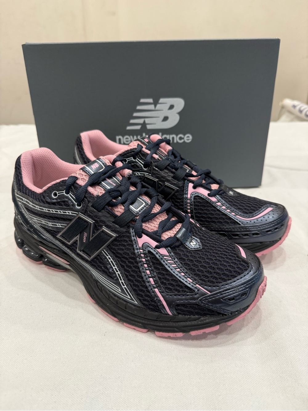New Balance U1906RCU Unisex Lifestyle Sneaker Color Black/ Pink